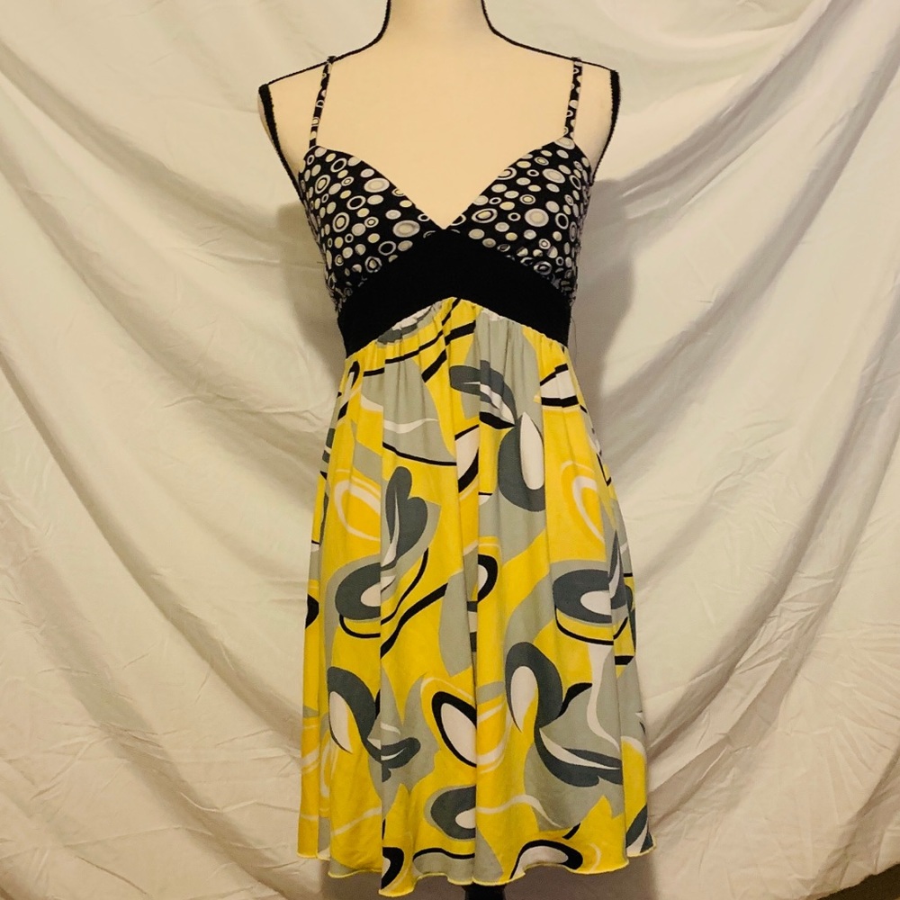Silky yellow and black summer dress Size M